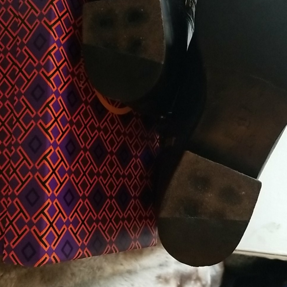 Shoes - Picture 6 of 8